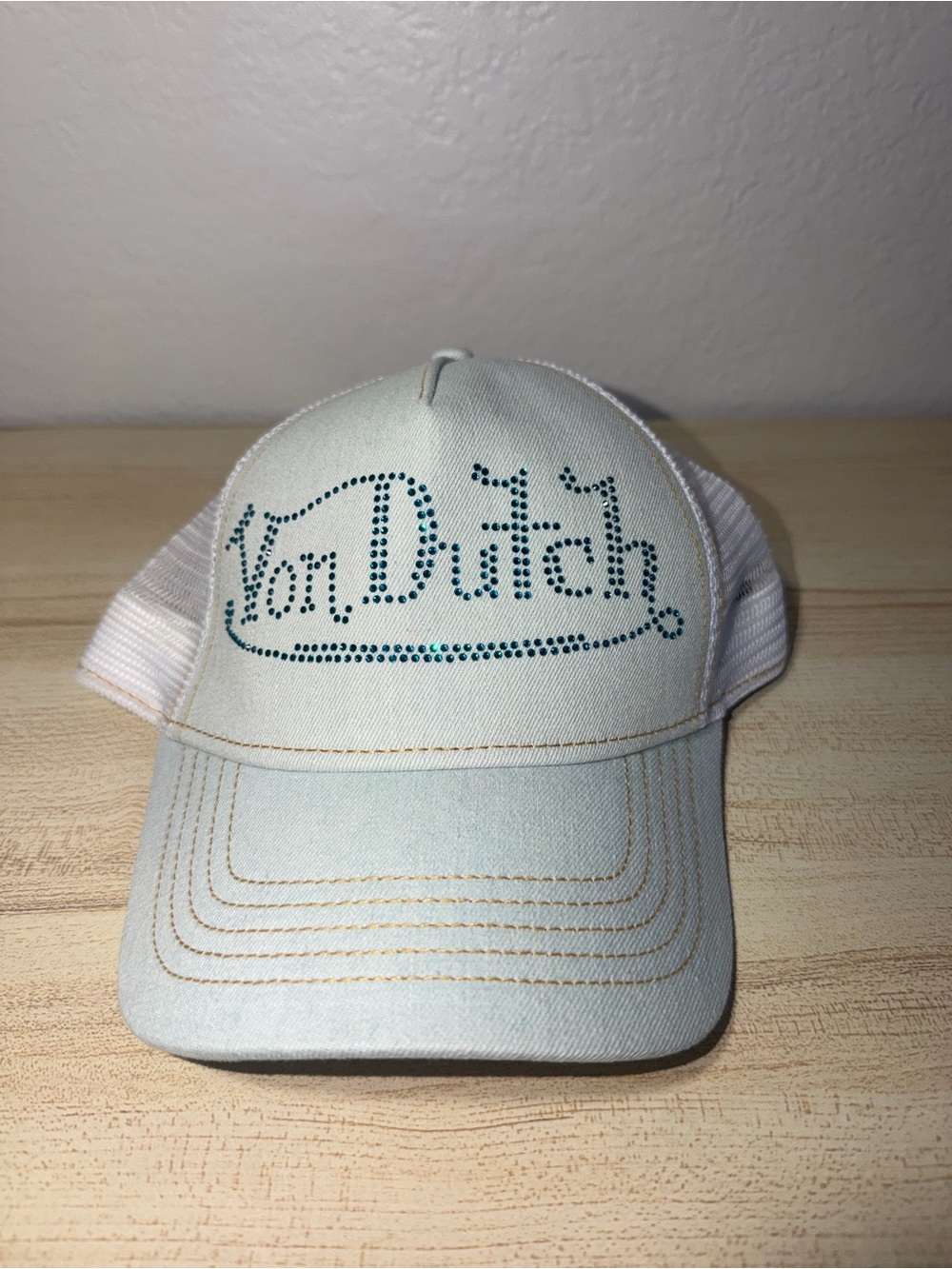 Von Dutch Rhinestone Half Blue Trucker Hat NWT / Gorra Von Dutch Con Piedras